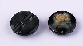 Knoflík 20mm černý s perletí plastový